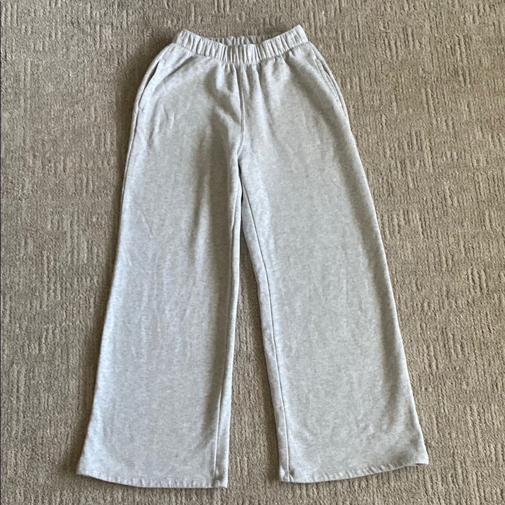 Hollister light grey feel good fleece wide leg pants XXS short